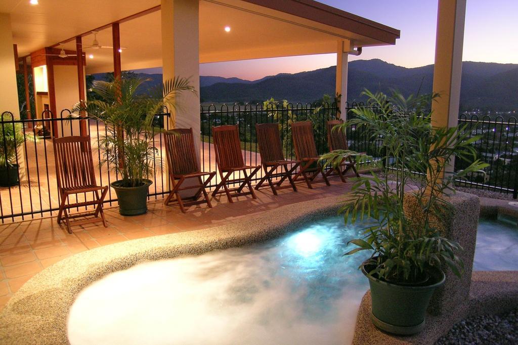 The Summit Rainforest Retreat Atherton Room photo